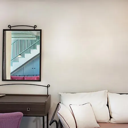 Ianthi Boutique Skyros